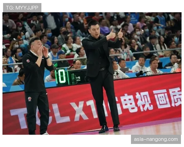 年轻教练崛起：杨鸣、王世龙等少帅给CBA执教风格带来的变化